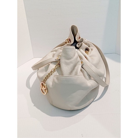 Michael Kors White Pebble Leather Large
Bucket Shoulder Bag - Picture 5 of 8